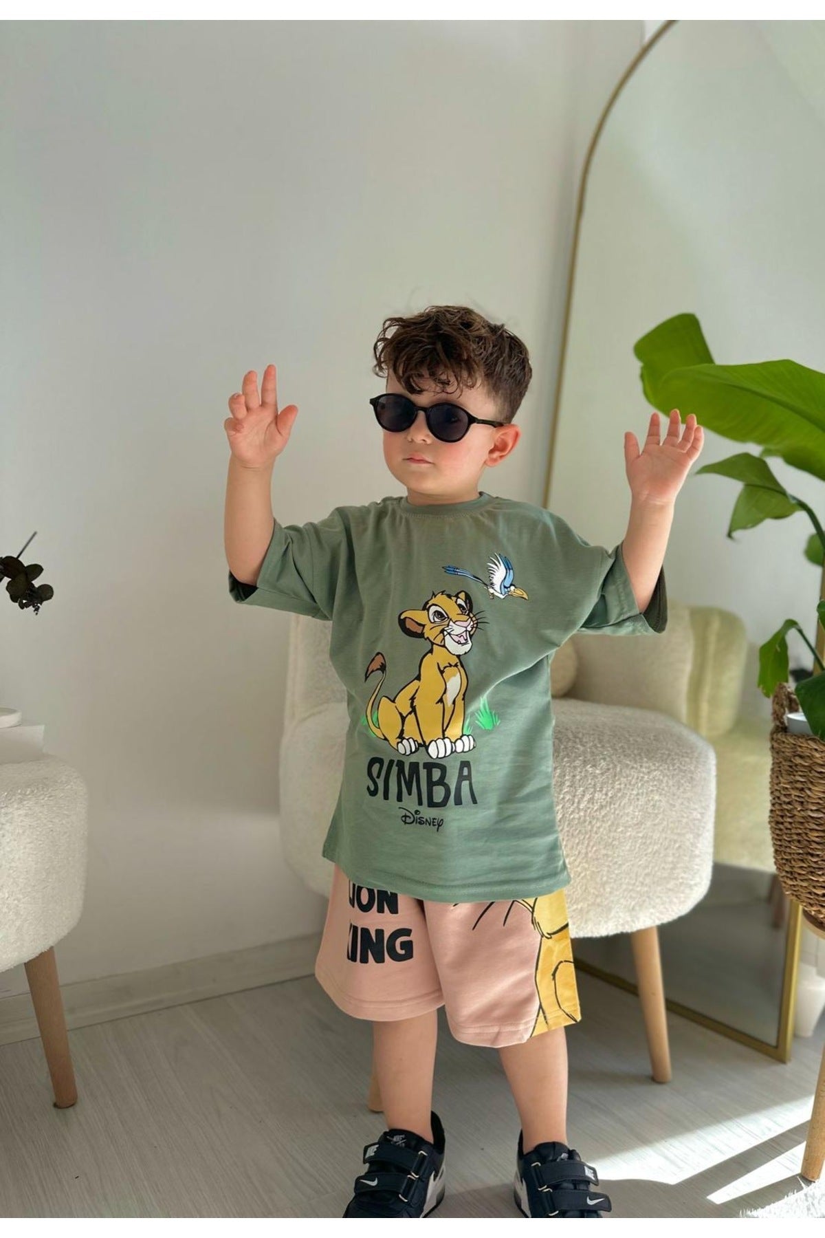 Erkek Çocuk Simba Baskılı Tişört ve Desenli Şort Takım – Aslan Kral 2’li Yazlık Kombin - Haki