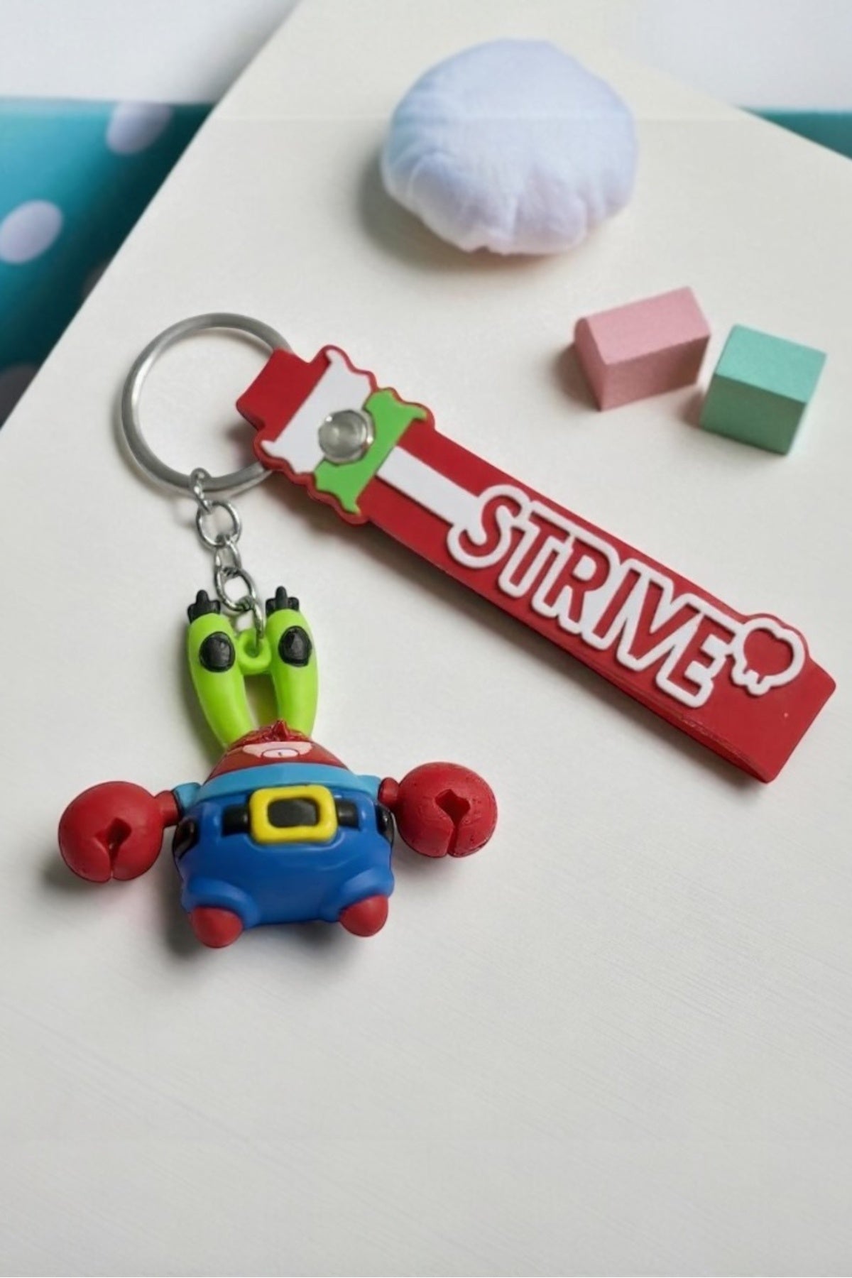 STRIVE Yazılı Figürlü Anahtarlık – Karakter Tasarımlı Çanta & Araba Anahtarlığı