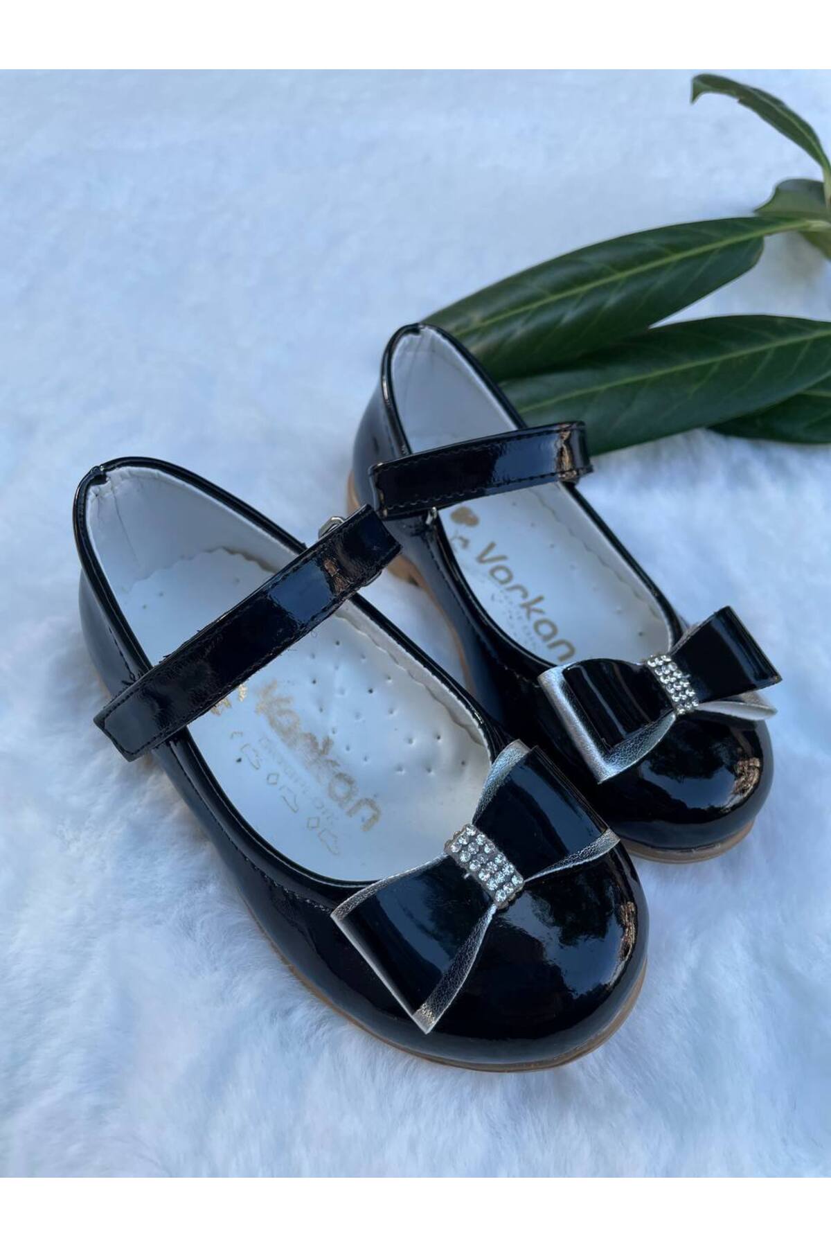 23 Nisan Kız Çocuk Parlak Siyah Babet – Gösteri, Parti ve Doğum Günü Ayakkabısı