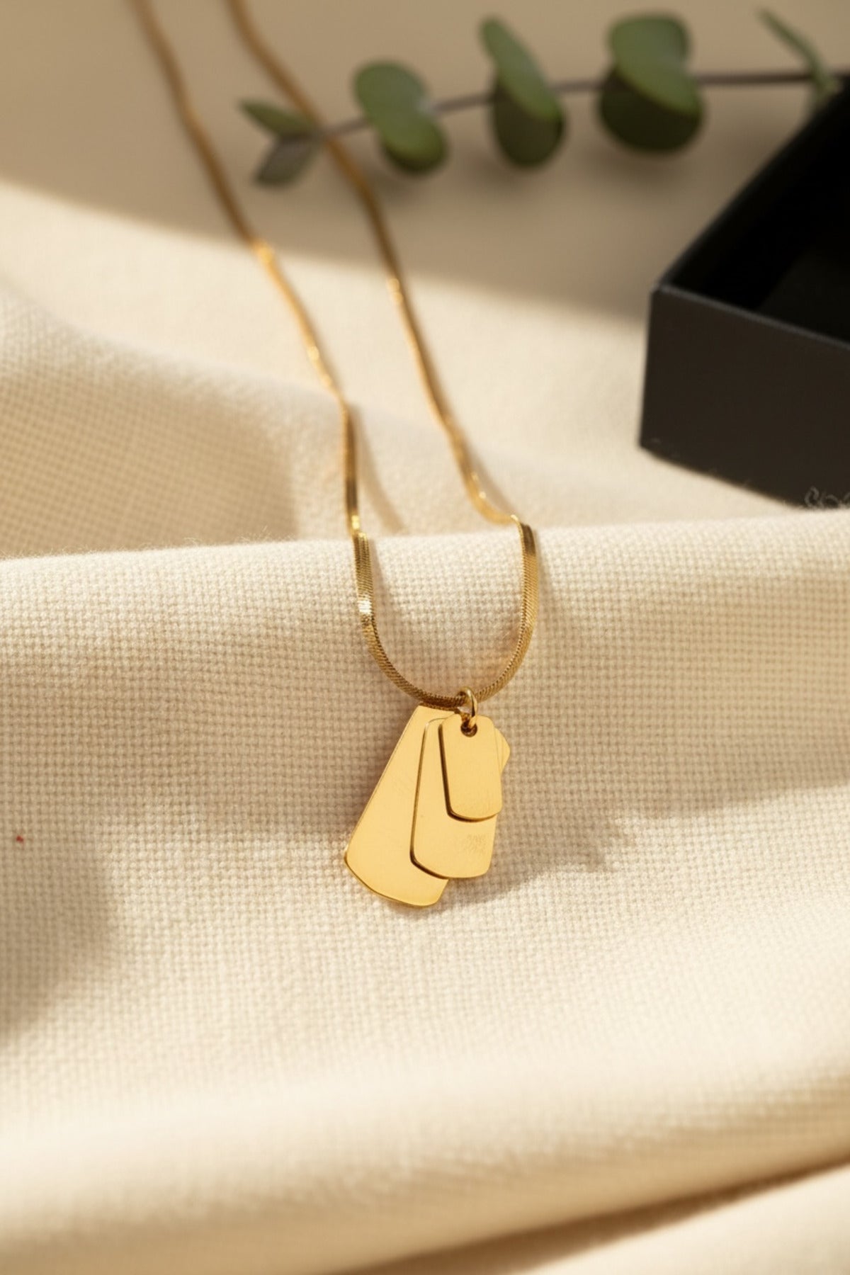 Çoklu Plaka Uçlu Gold Çelik Kolye – İtalyan Zincirli Minimal Kadın Kolye