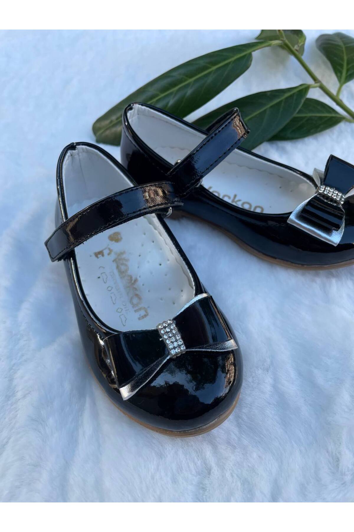 23 Nisan Kız Çocuk Parlak Siyah Babet – Gösteri, Parti ve Doğum Günü Ayakkabısı